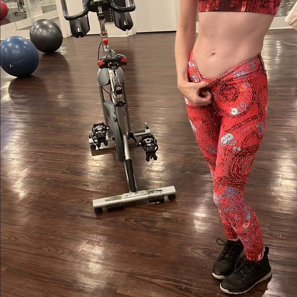 HP🎈Katy Red Sequin Print Yoga Leggings By Ventcri - Picture 2 of 11